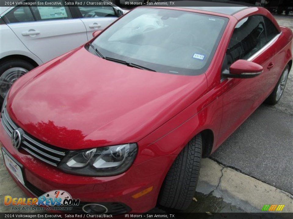 2014 Volkswagen Eos Executive Salsa Red / Charcoal/Black Photo #2