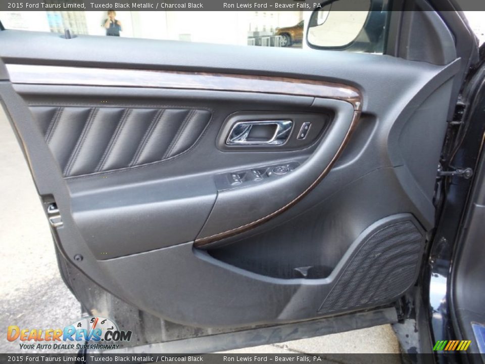 2015 Ford Taurus Limited Tuxedo Black Metallic / Charcoal Black Photo #13