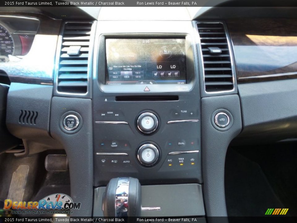 2015 Ford Taurus Limited Tuxedo Black Metallic / Charcoal Black Photo #18