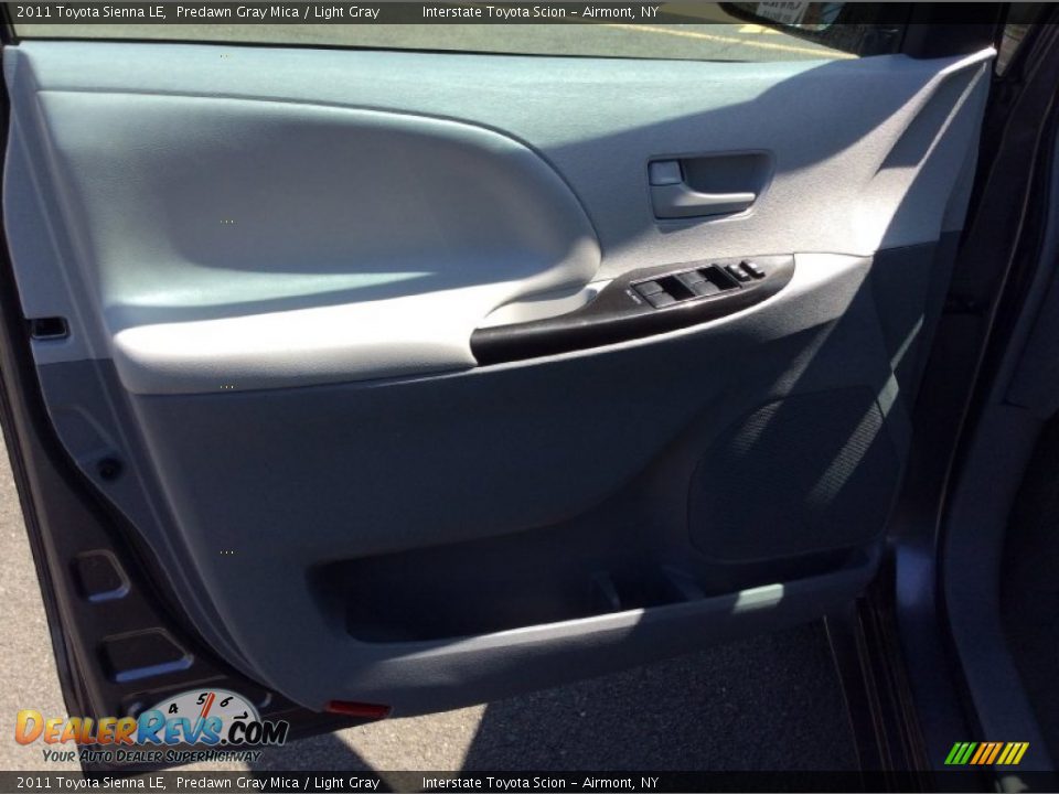 2011 Toyota Sienna LE Predawn Gray Mica / Light Gray Photo #7
