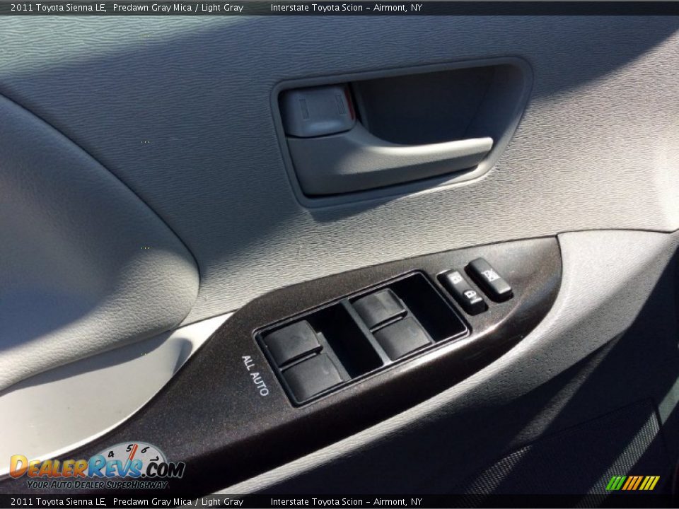 2011 Toyota Sienna LE Predawn Gray Mica / Light Gray Photo #8