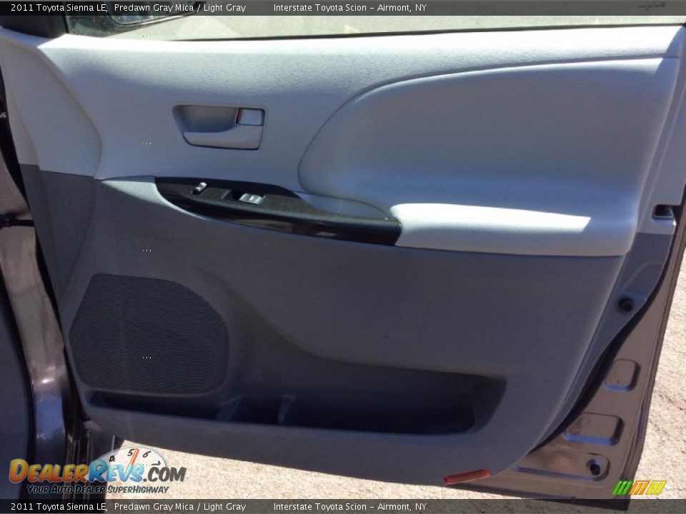 2011 Toyota Sienna LE Predawn Gray Mica / Light Gray Photo #18