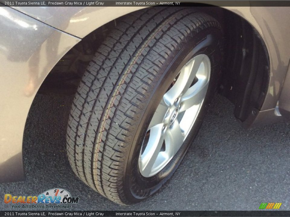 2011 Toyota Sienna LE Predawn Gray Mica / Light Gray Photo #21