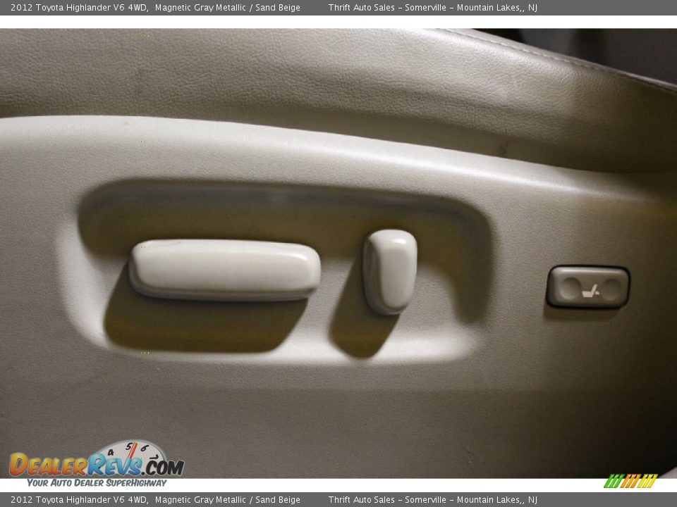 2012 Toyota Highlander V6 4WD Magnetic Gray Metallic / Sand Beige Photo #13