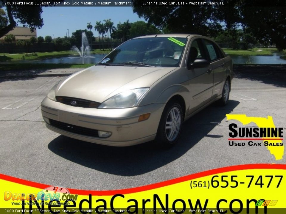 2000 Ford Focus SE Sedan Fort Knox Gold Metallic / Medium Parchment Photo #1