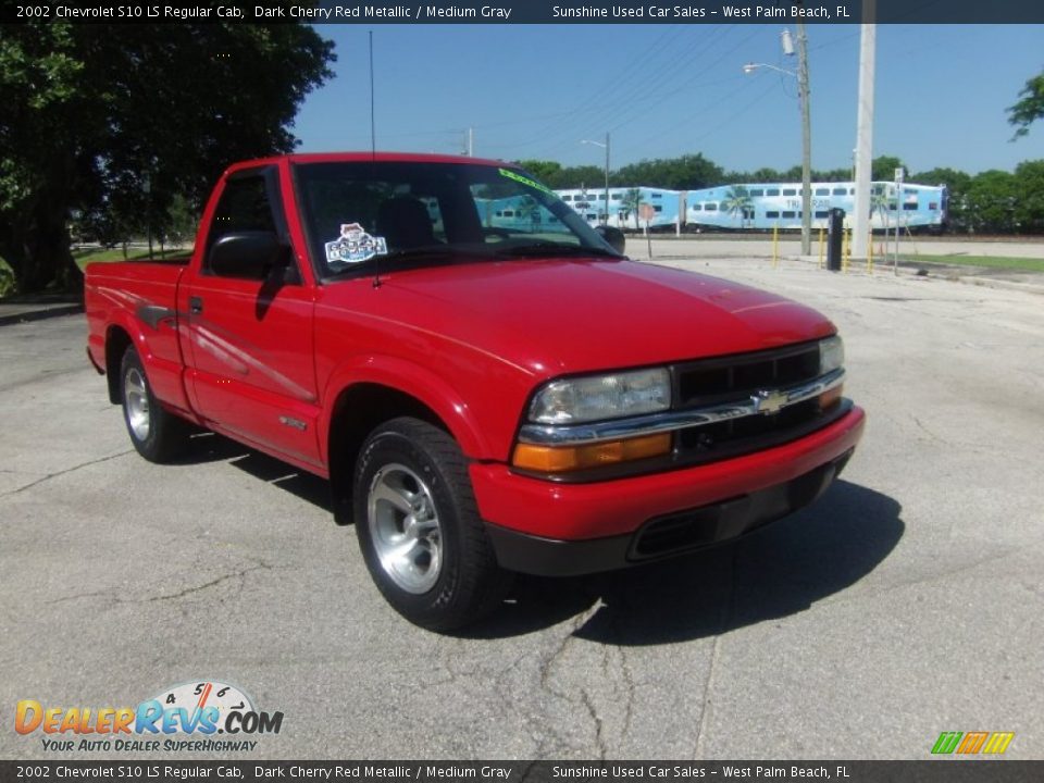 Front 3/4 View of 2002 Chevrolet S10 LS Regular Cab Photo #6