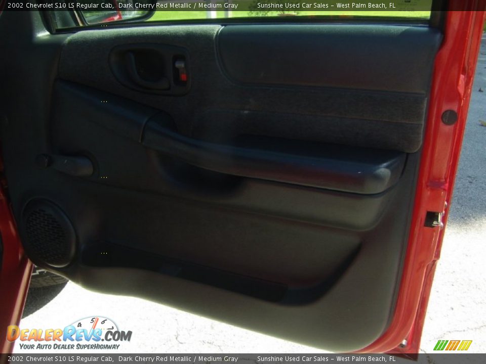 2002 Chevrolet S10 LS Regular Cab Dark Cherry Red Metallic / Medium Gray Photo #12