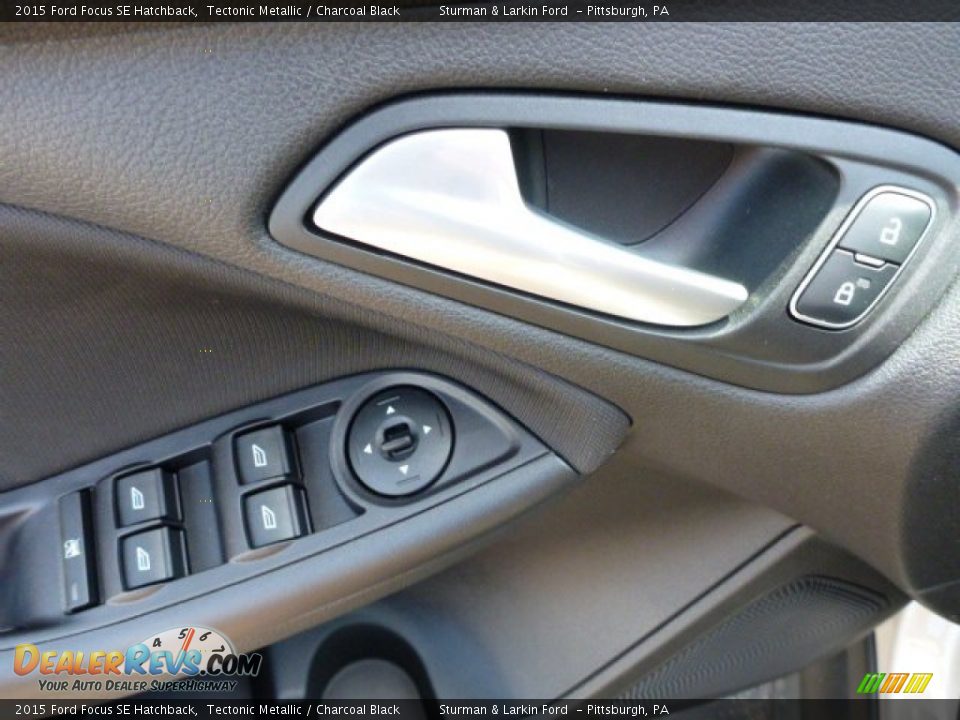 2015 Ford Focus SE Hatchback Tectonic Metallic / Charcoal Black Photo #11