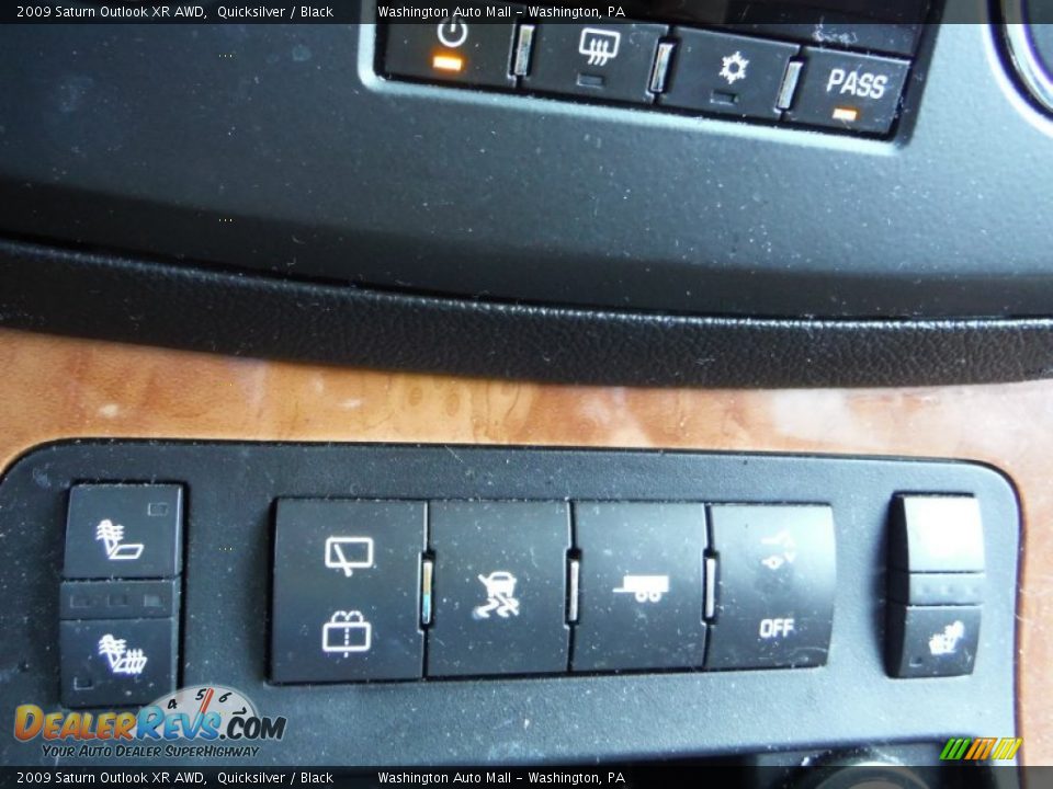 2009 Saturn Outlook XR AWD Quicksilver / Black Photo #17