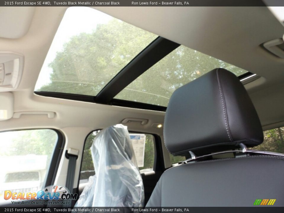 2015 Ford Escape SE 4WD Tuxedo Black Metallic / Charcoal Black Photo #17