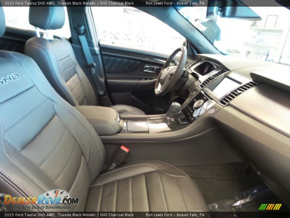 Front Seat of 2015 Ford Taurus SHO AWD Photo #9