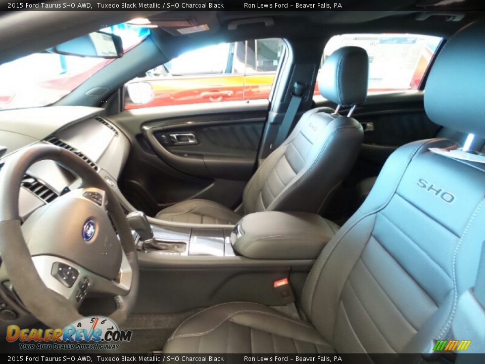 Front Seat of 2015 Ford Taurus SHO AWD Photo #10