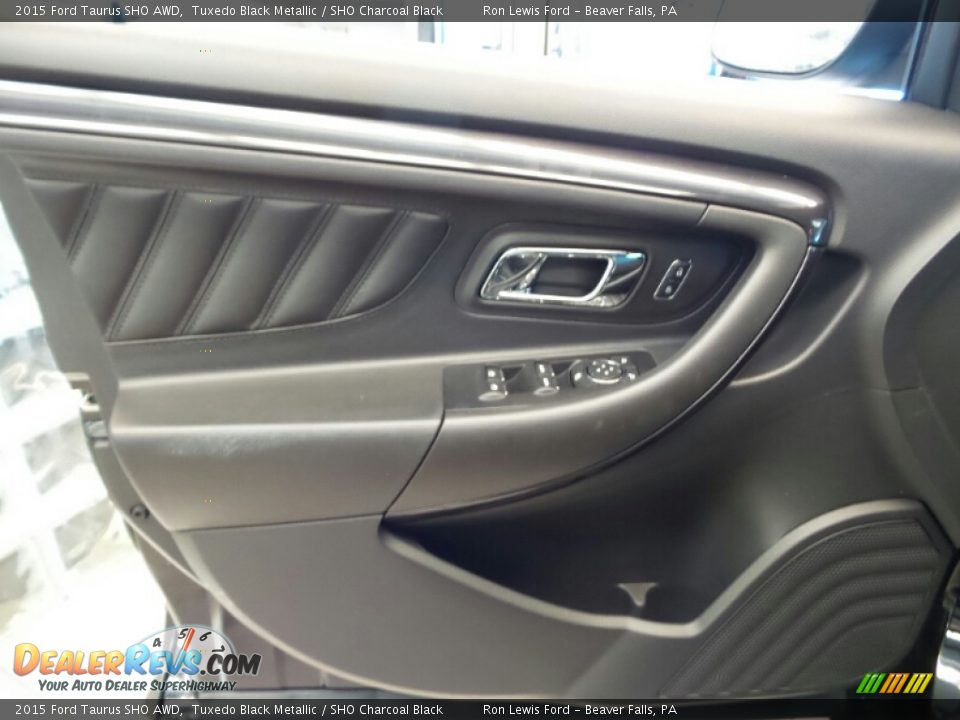 Door Panel of 2015 Ford Taurus SHO AWD Photo #13