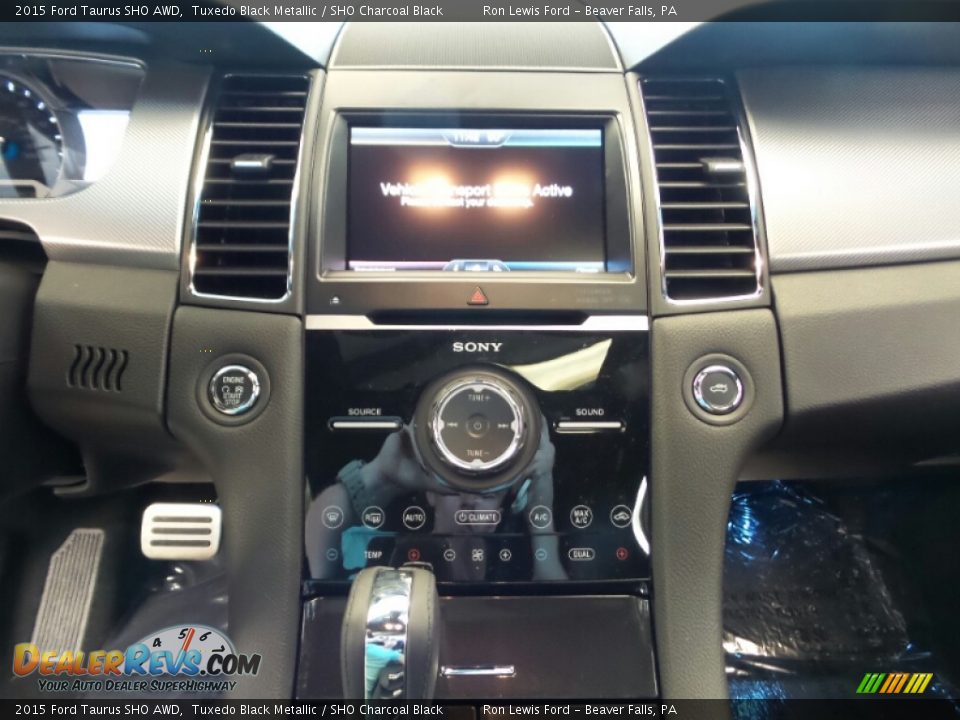 Controls of 2015 Ford Taurus SHO AWD Photo #17