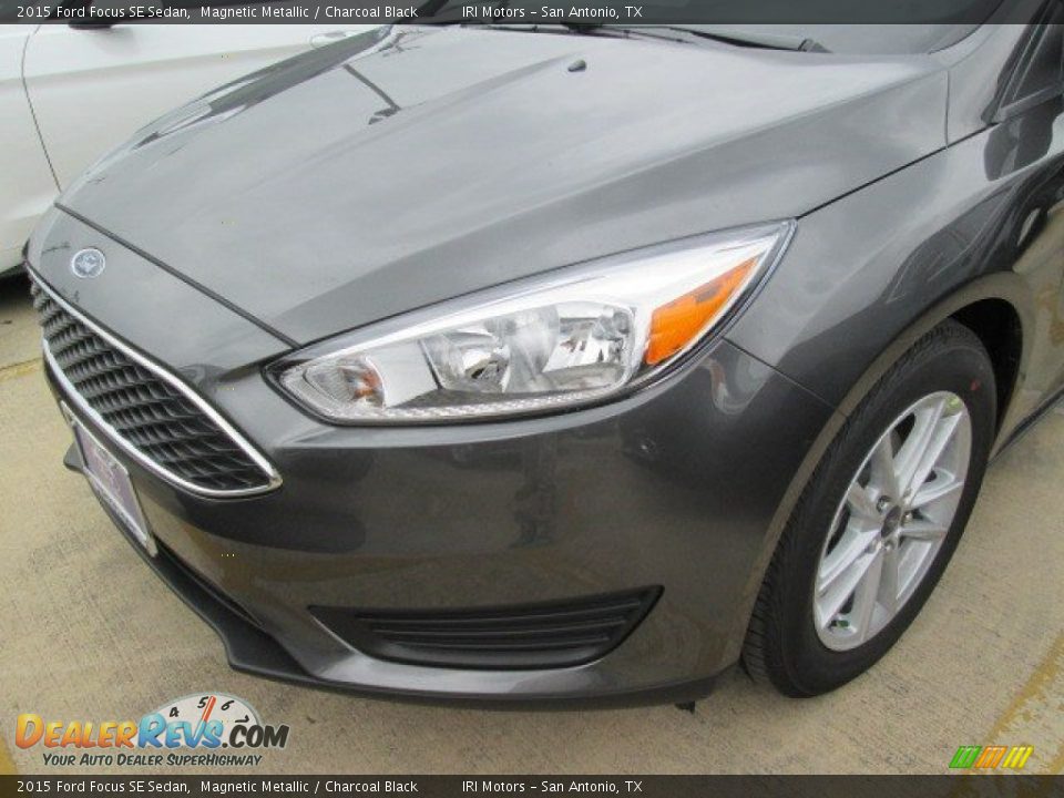 2015 Ford Focus SE Sedan Magnetic Metallic / Charcoal Black Photo #3