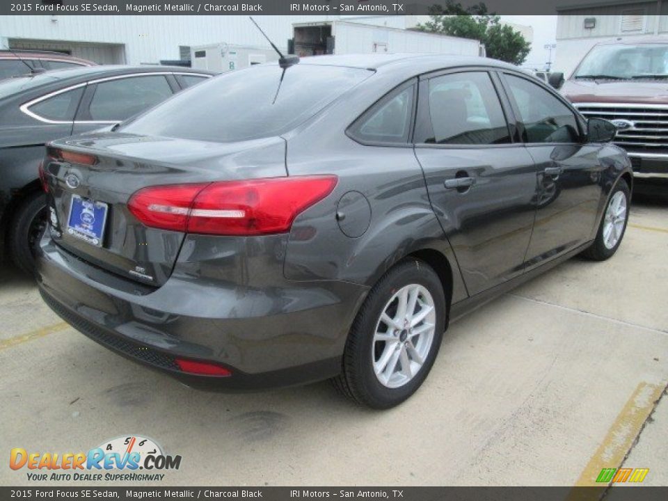 2015 Ford Focus SE Sedan Magnetic Metallic / Charcoal Black Photo #9