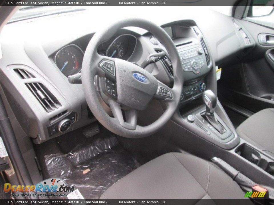 2015 Ford Focus SE Sedan Magnetic Metallic / Charcoal Black Photo #14