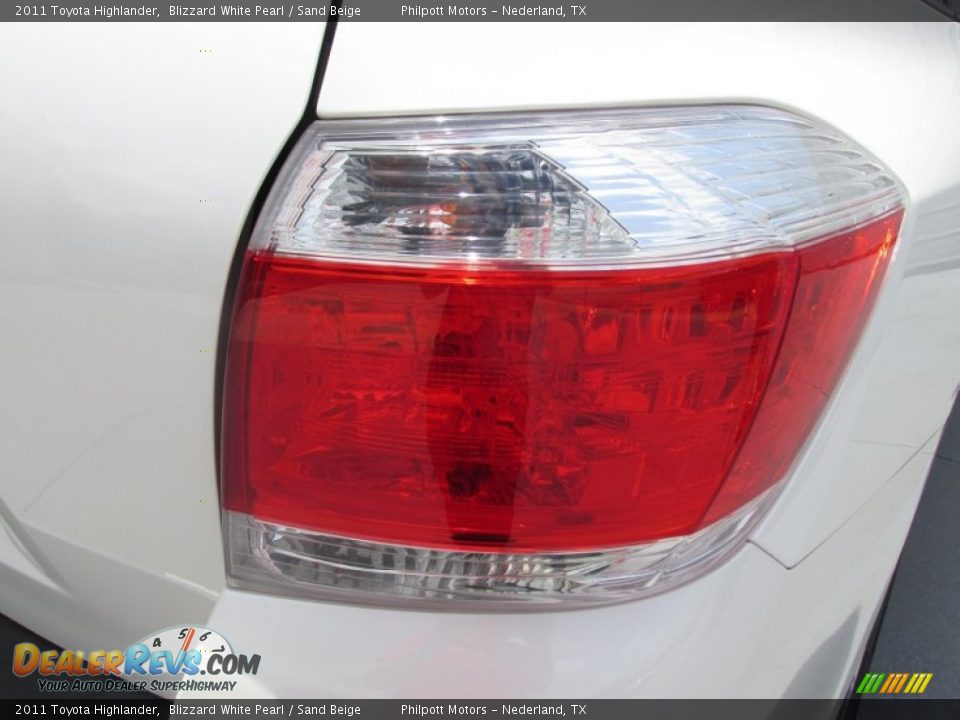 2011 Toyota Highlander Blizzard White Pearl / Sand Beige Photo #11