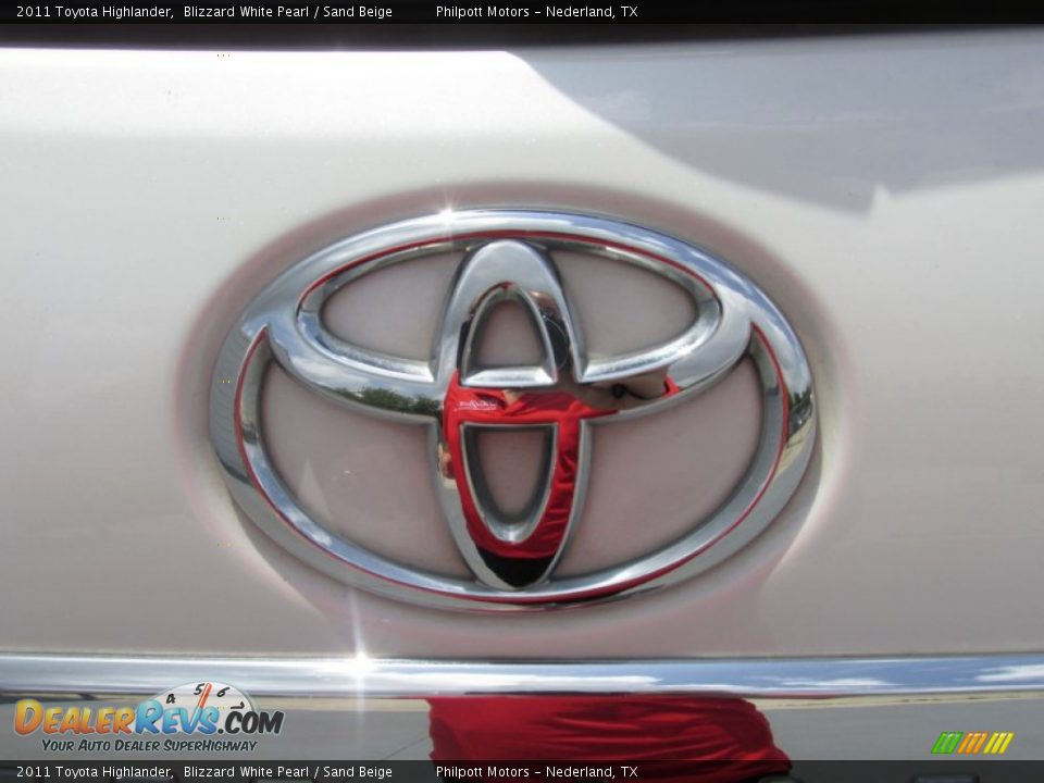 2011 Toyota Highlander Blizzard White Pearl / Sand Beige Photo #13
