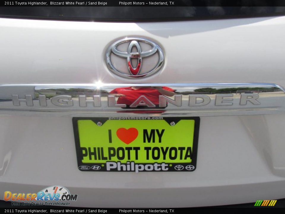 2011 Toyota Highlander Blizzard White Pearl / Sand Beige Photo #14