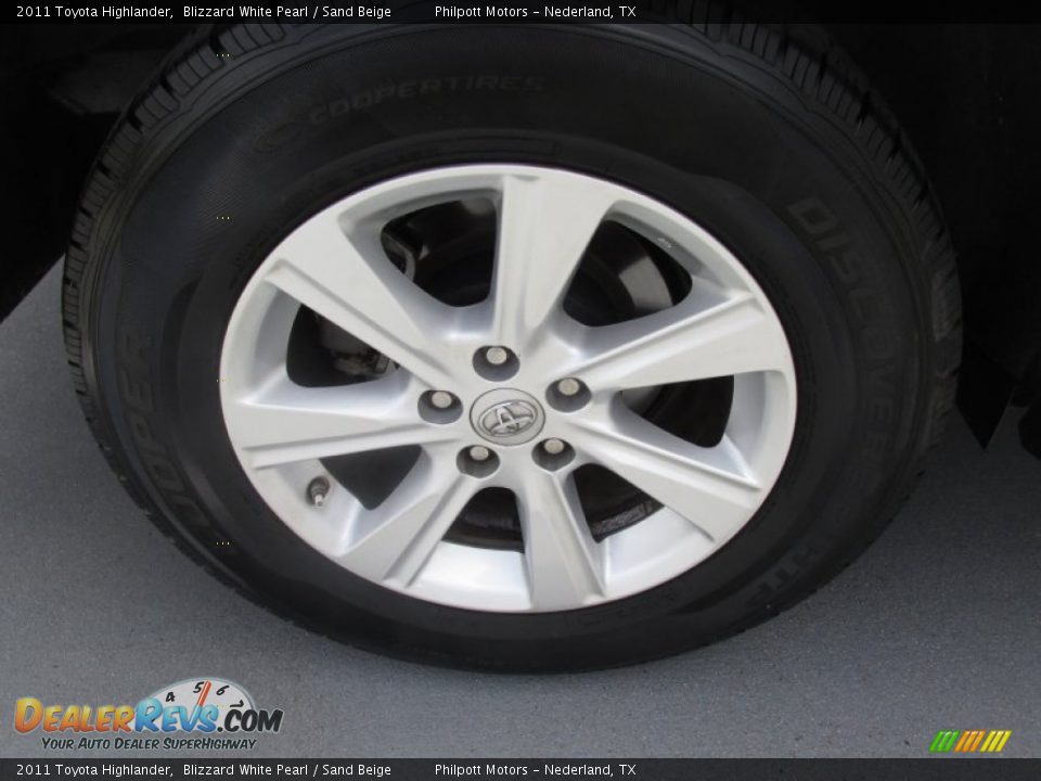 2011 Toyota Highlander Blizzard White Pearl / Sand Beige Photo #15