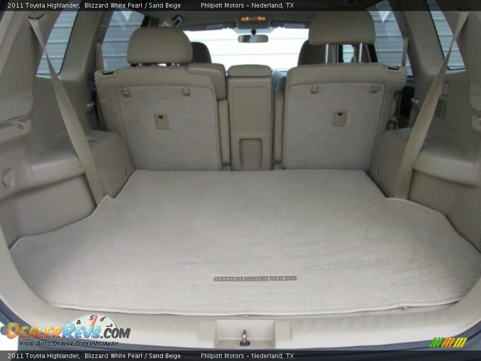2011 Toyota Highlander Blizzard White Pearl / Sand Beige Photo #19