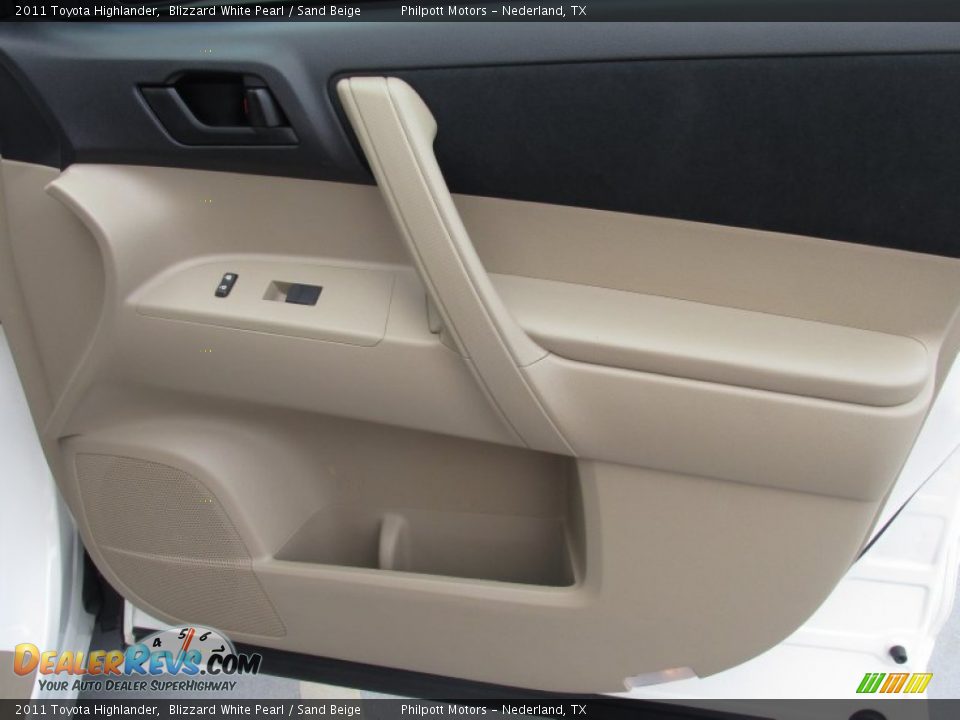 2011 Toyota Highlander Blizzard White Pearl / Sand Beige Photo #23