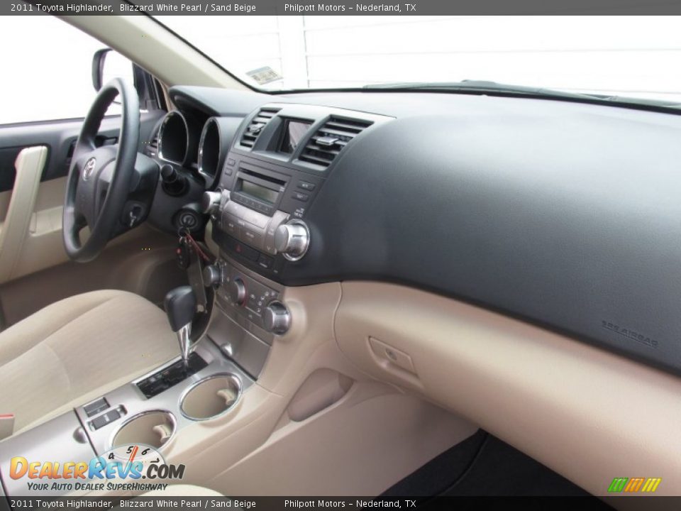 2011 Toyota Highlander Blizzard White Pearl / Sand Beige Photo #24