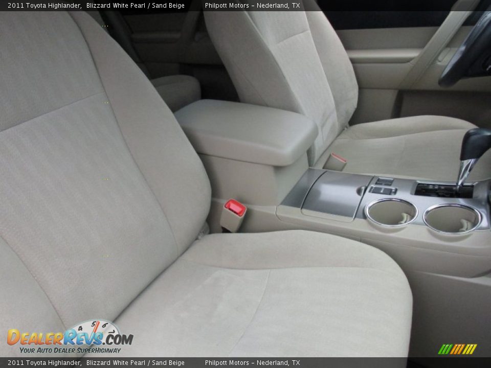 2011 Toyota Highlander Blizzard White Pearl / Sand Beige Photo #25