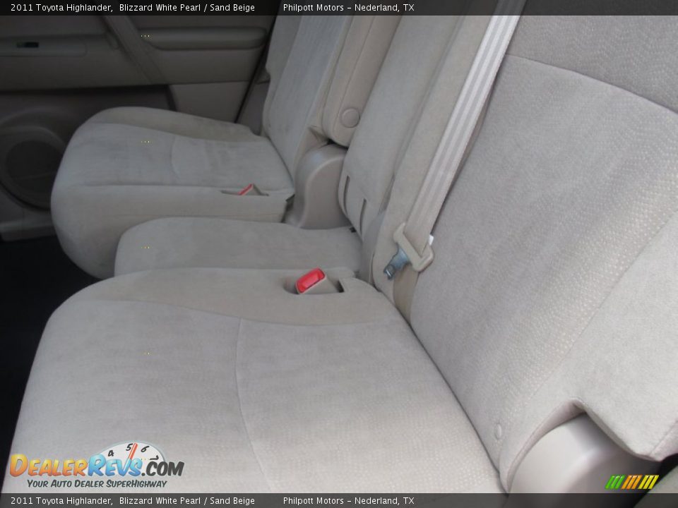 2011 Toyota Highlander Blizzard White Pearl / Sand Beige Photo #30