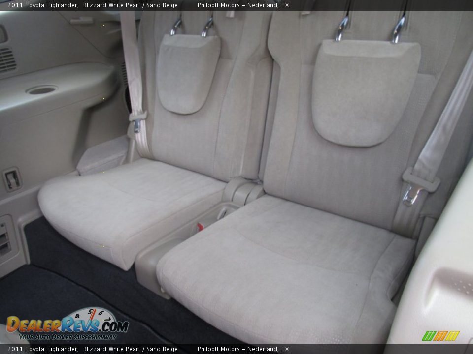 2011 Toyota Highlander Blizzard White Pearl / Sand Beige Photo #31