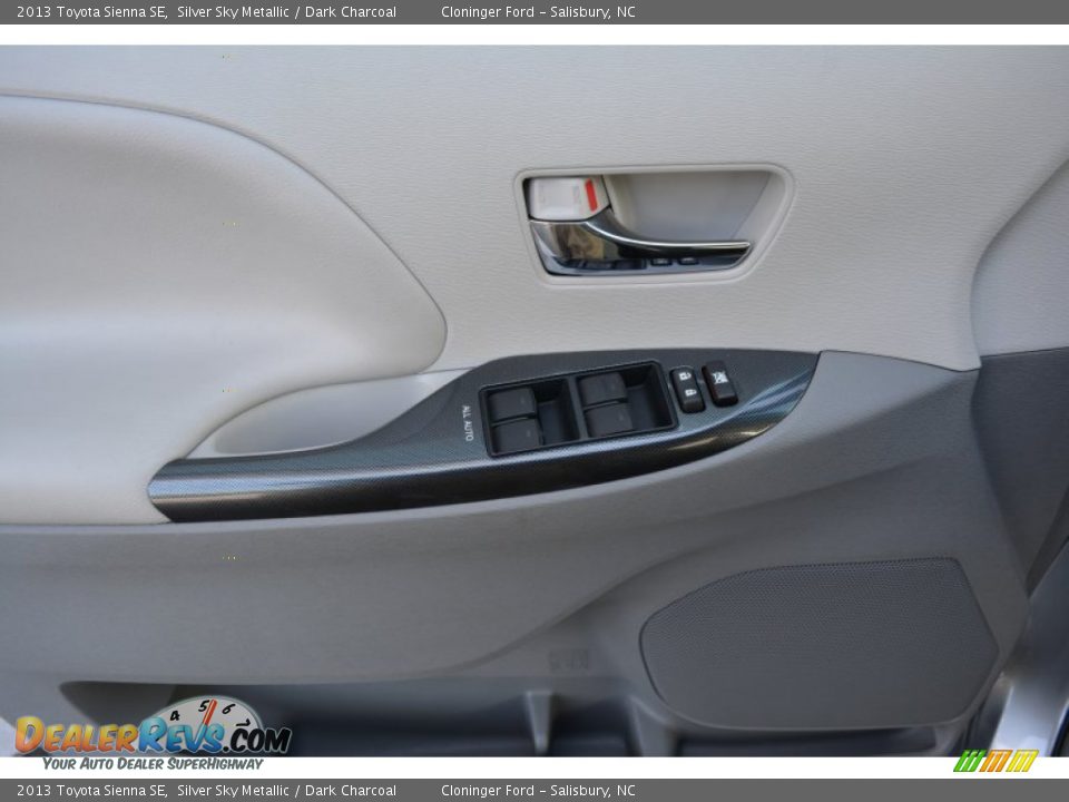 2013 Toyota Sienna SE Silver Sky Metallic / Dark Charcoal Photo #9