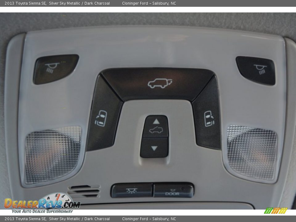 2013 Toyota Sienna SE Silver Sky Metallic / Dark Charcoal Photo #26
