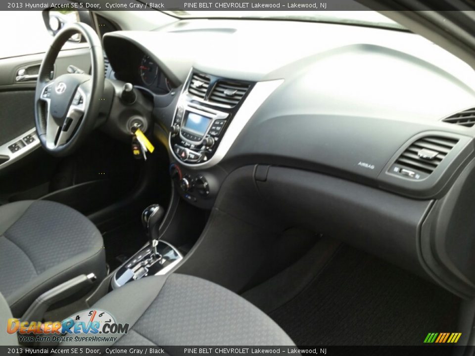 2013 Hyundai Accent SE 5 Door Cyclone Gray / Black Photo #6