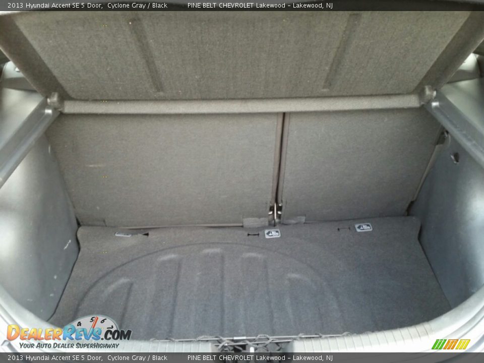 2013 Hyundai Accent SE 5 Door Cyclone Gray / Black Photo #9