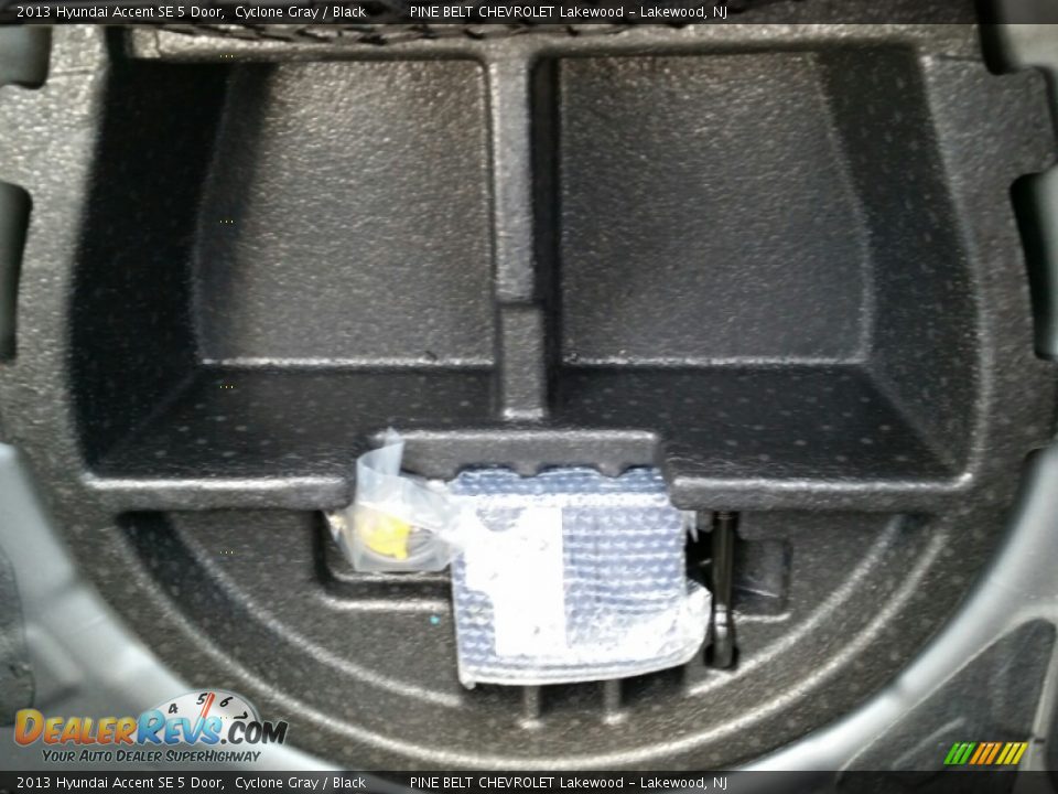 2013 Hyundai Accent SE 5 Door Cyclone Gray / Black Photo #10