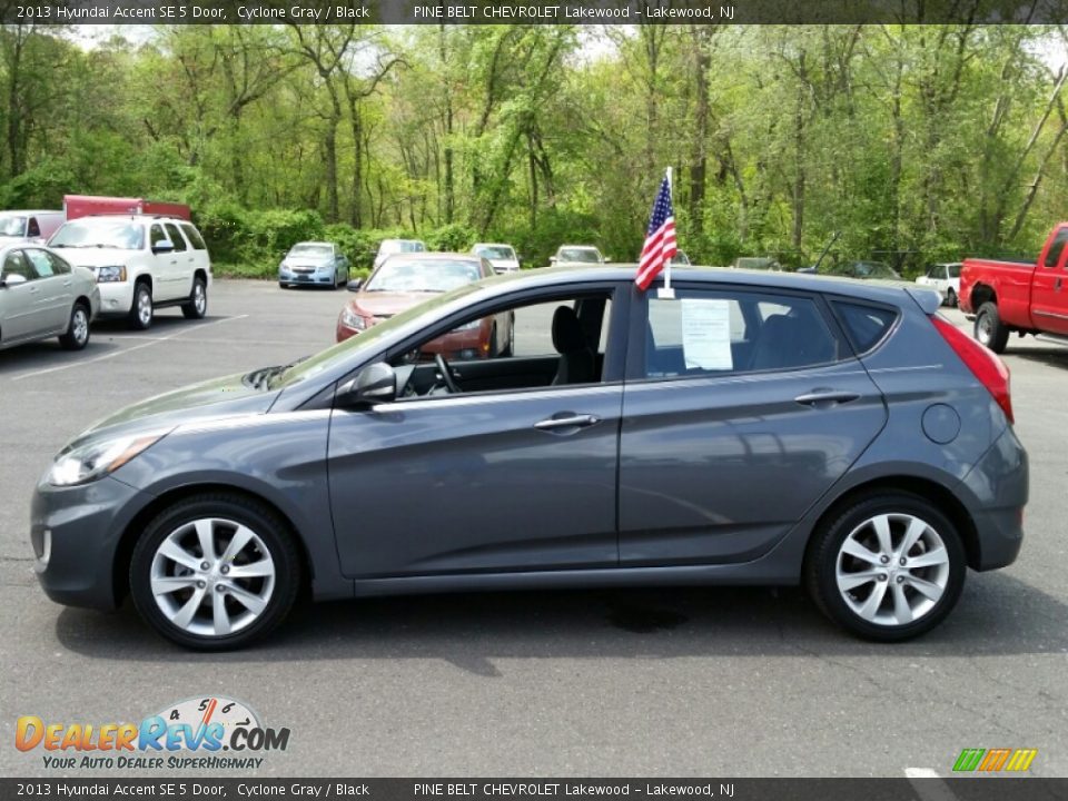 Cyclone Gray 2013 Hyundai Accent SE 5 Door Photo #12