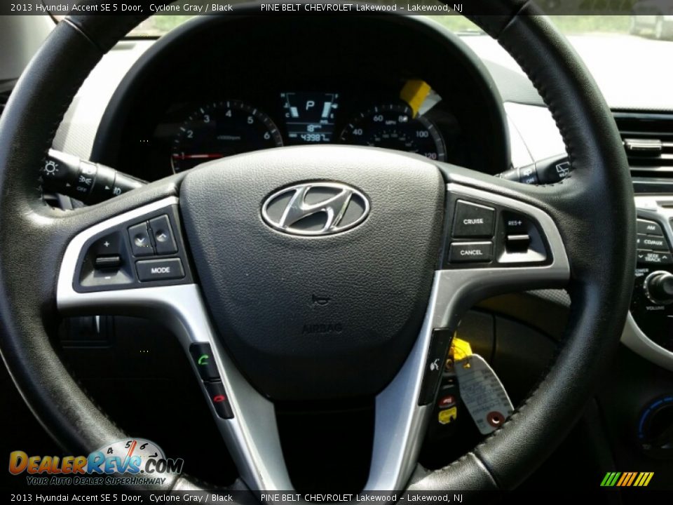 2013 Hyundai Accent SE 5 Door Cyclone Gray / Black Photo #15