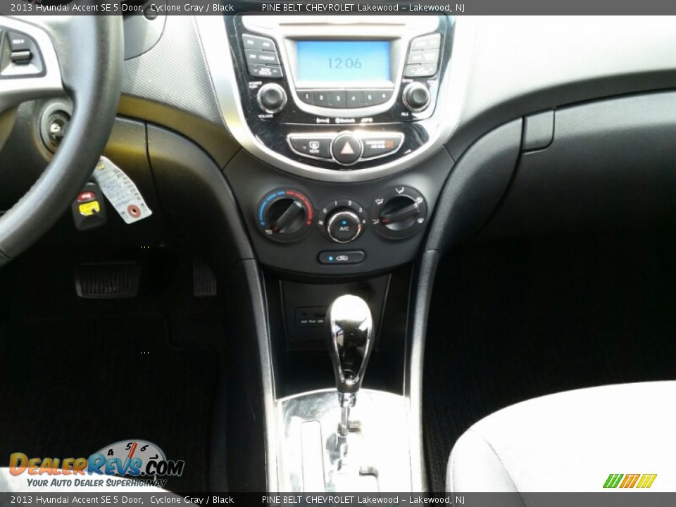 2013 Hyundai Accent SE 5 Door Cyclone Gray / Black Photo #16