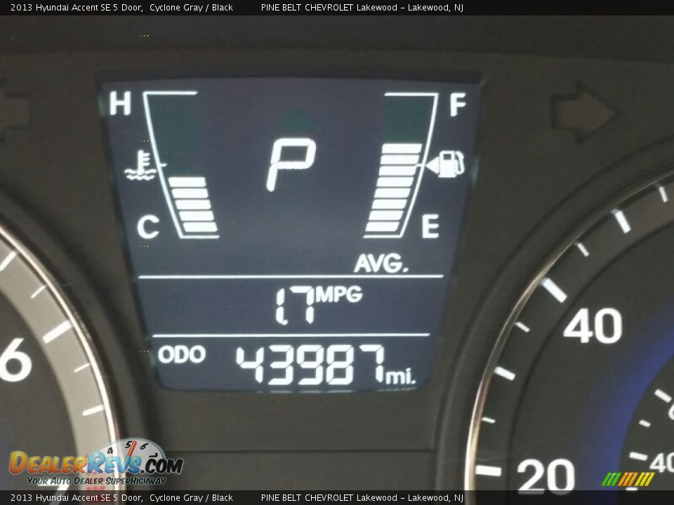 2013 Hyundai Accent SE 5 Door Cyclone Gray / Black Photo #20