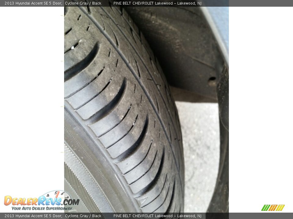 2013 Hyundai Accent SE 5 Door Cyclone Gray / Black Photo #22