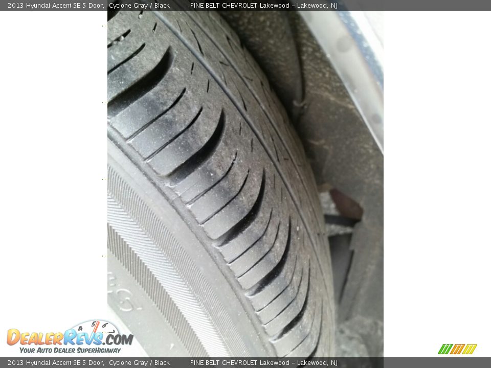 2013 Hyundai Accent SE 5 Door Cyclone Gray / Black Photo #23