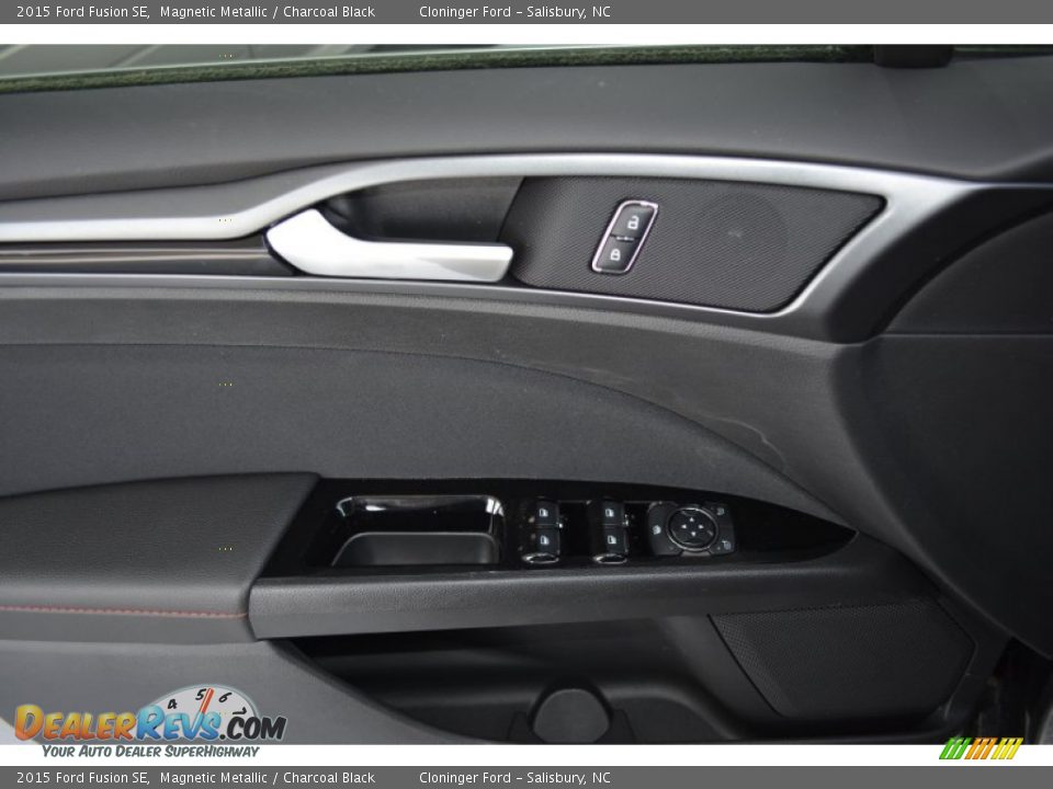 2015 Ford Fusion SE Magnetic Metallic / Charcoal Black Photo #6
