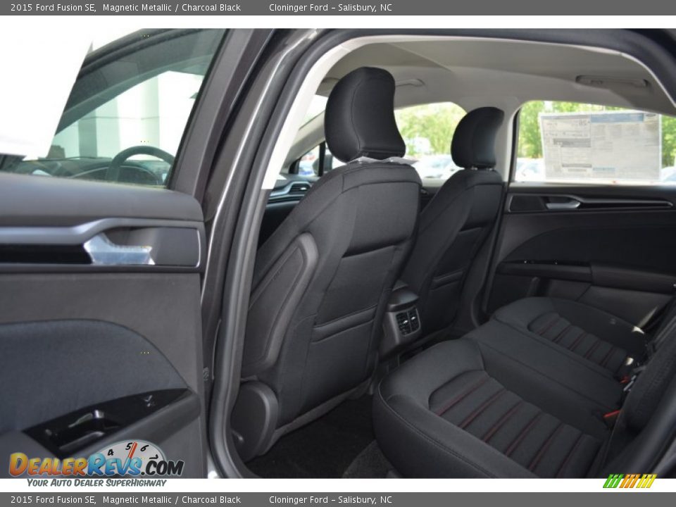 2015 Ford Fusion SE Magnetic Metallic / Charcoal Black Photo #10