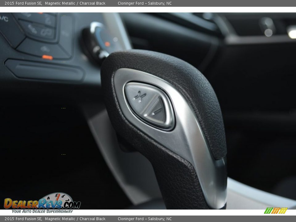 2015 Ford Fusion SE Magnetic Metallic / Charcoal Black Photo #15