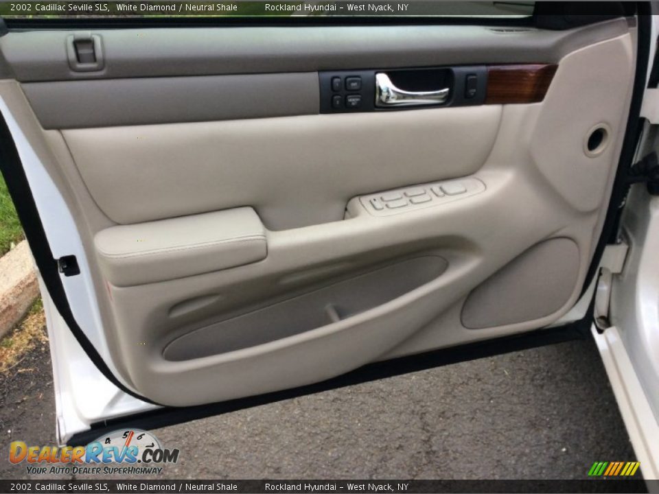 2002 Cadillac Seville SLS White Diamond / Neutral Shale Photo #7