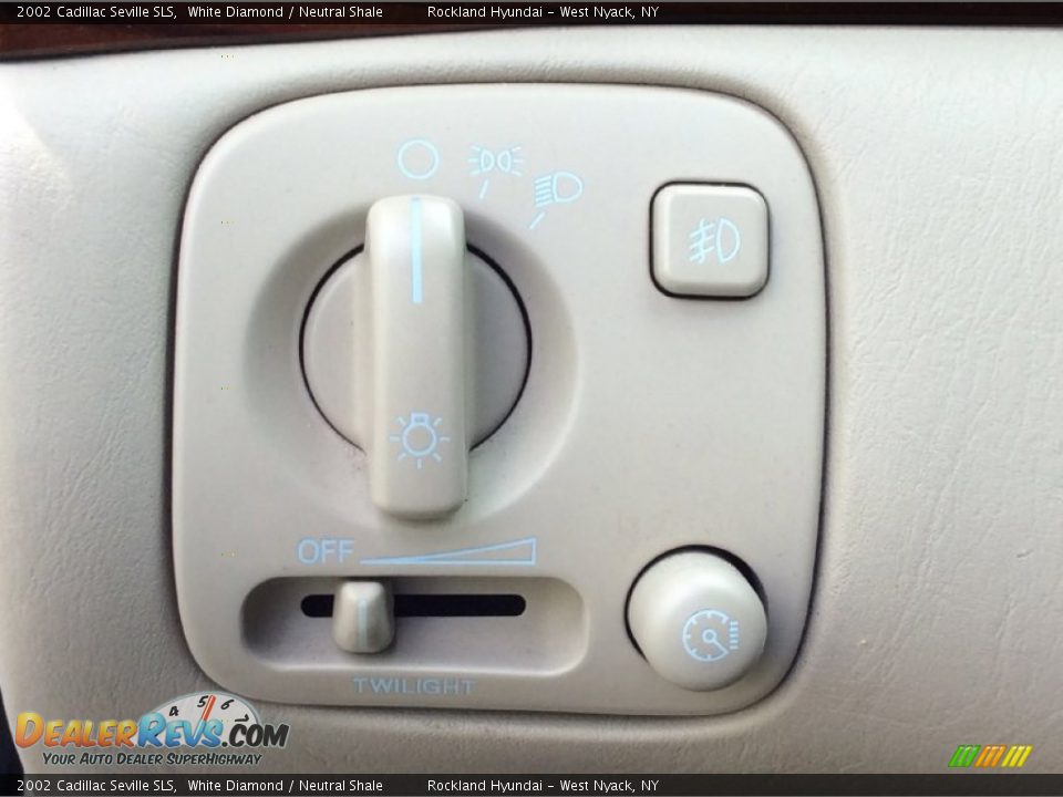2002 Cadillac Seville SLS White Diamond / Neutral Shale Photo #11