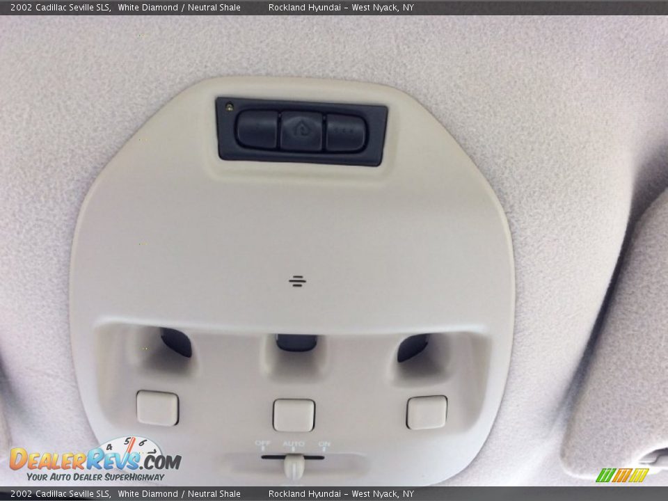 2002 Cadillac Seville SLS White Diamond / Neutral Shale Photo #12