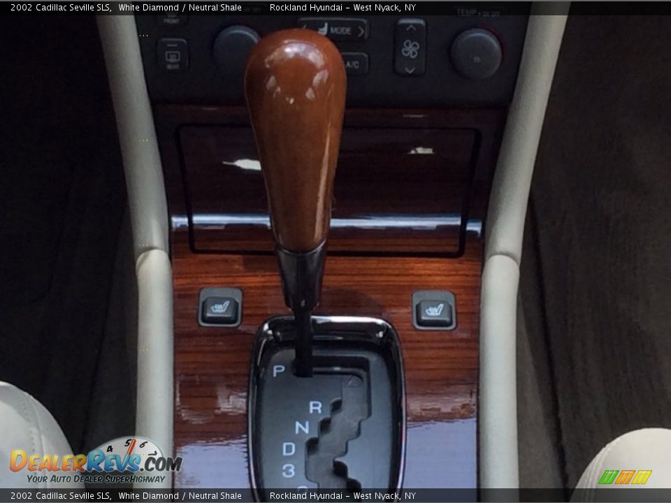 2002 Cadillac Seville SLS White Diamond / Neutral Shale Photo #19