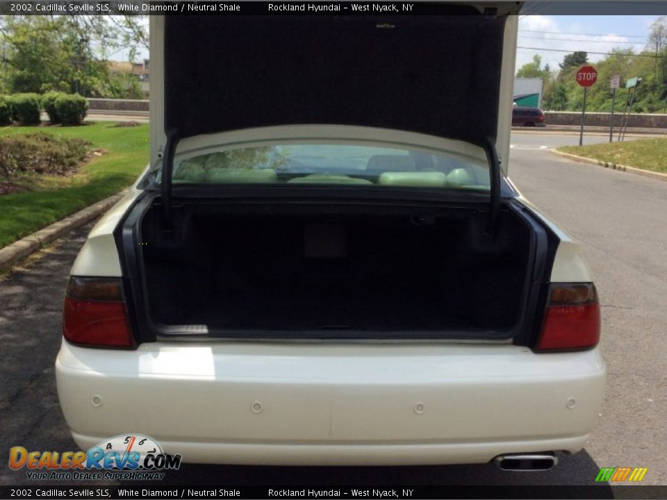 2002 Cadillac Seville SLS White Diamond / Neutral Shale Photo #21